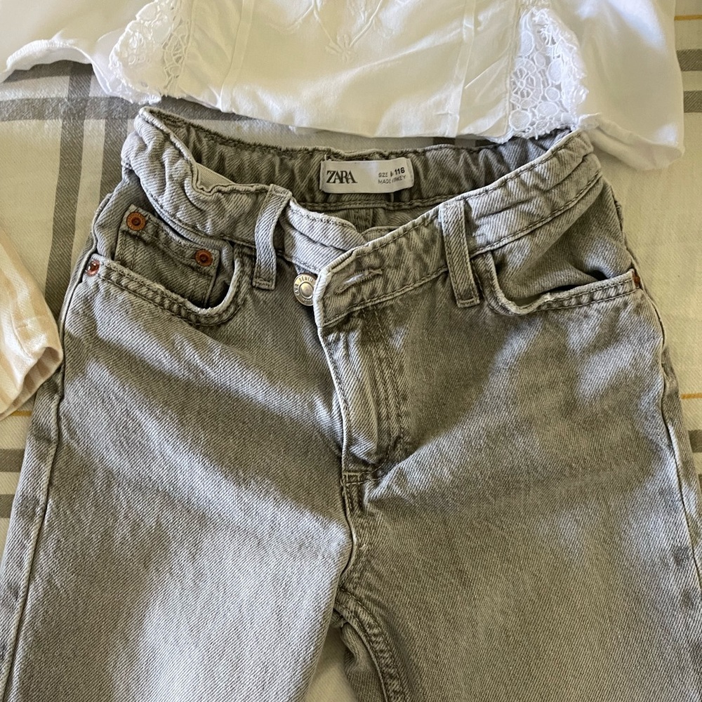Cute out if!! jeans and shirt’s